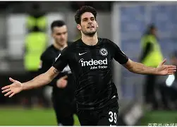 开云体育iOS版下载-今夜法兰克福备战足总杯，手感冰凉细节曝光，质疑声仍在，细节决定成败的简单介绍